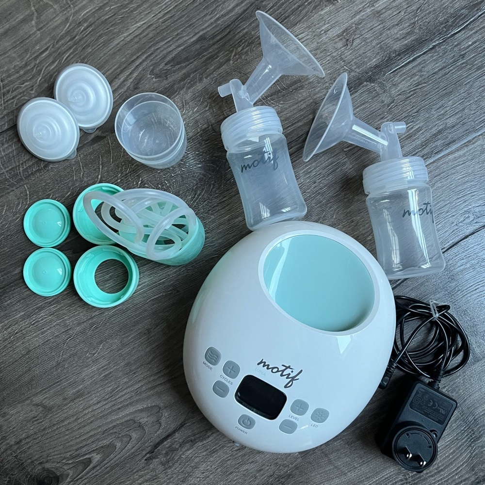Motif Breast Pump with Accessories